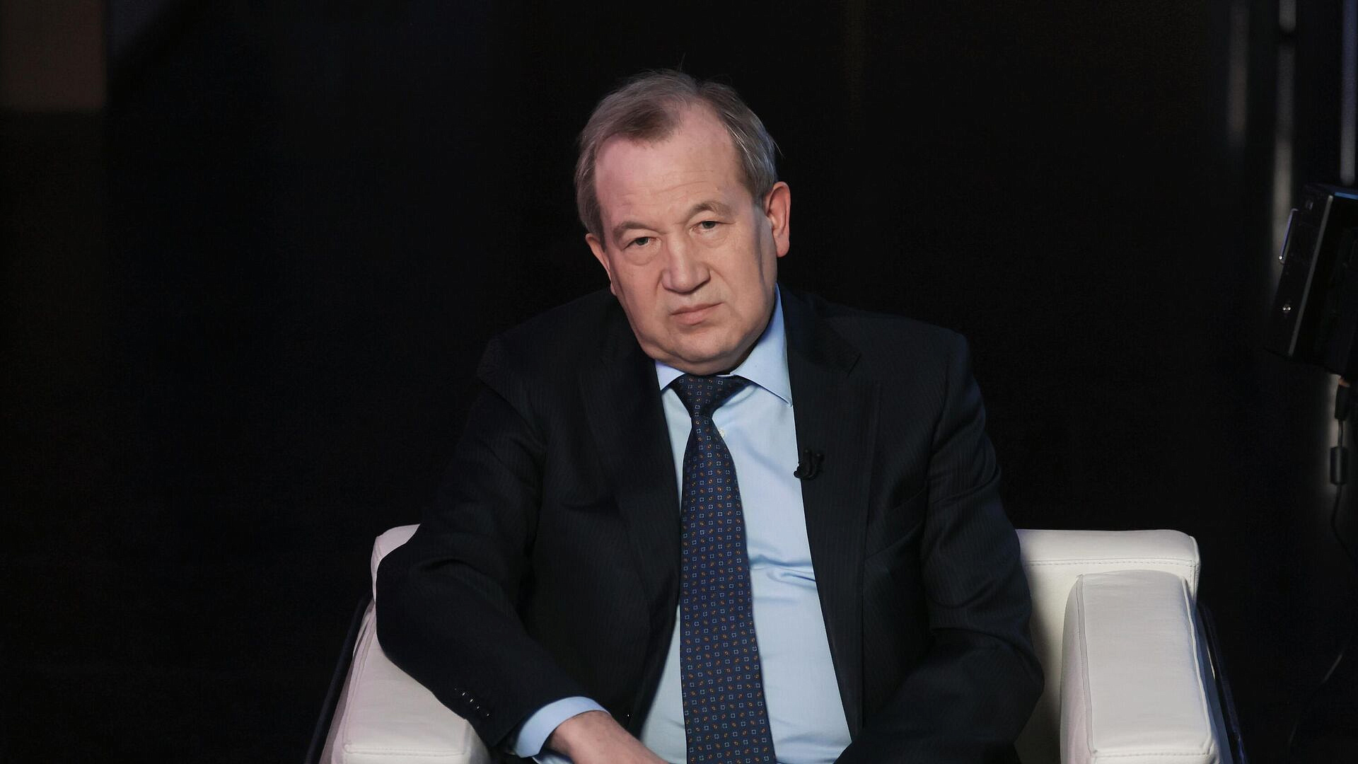 Мишустин отметил вклад президента РАН в развитие электронной промышленности