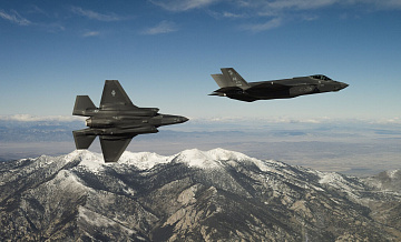 Датские истребители провели тренировочный полет над Гренландией