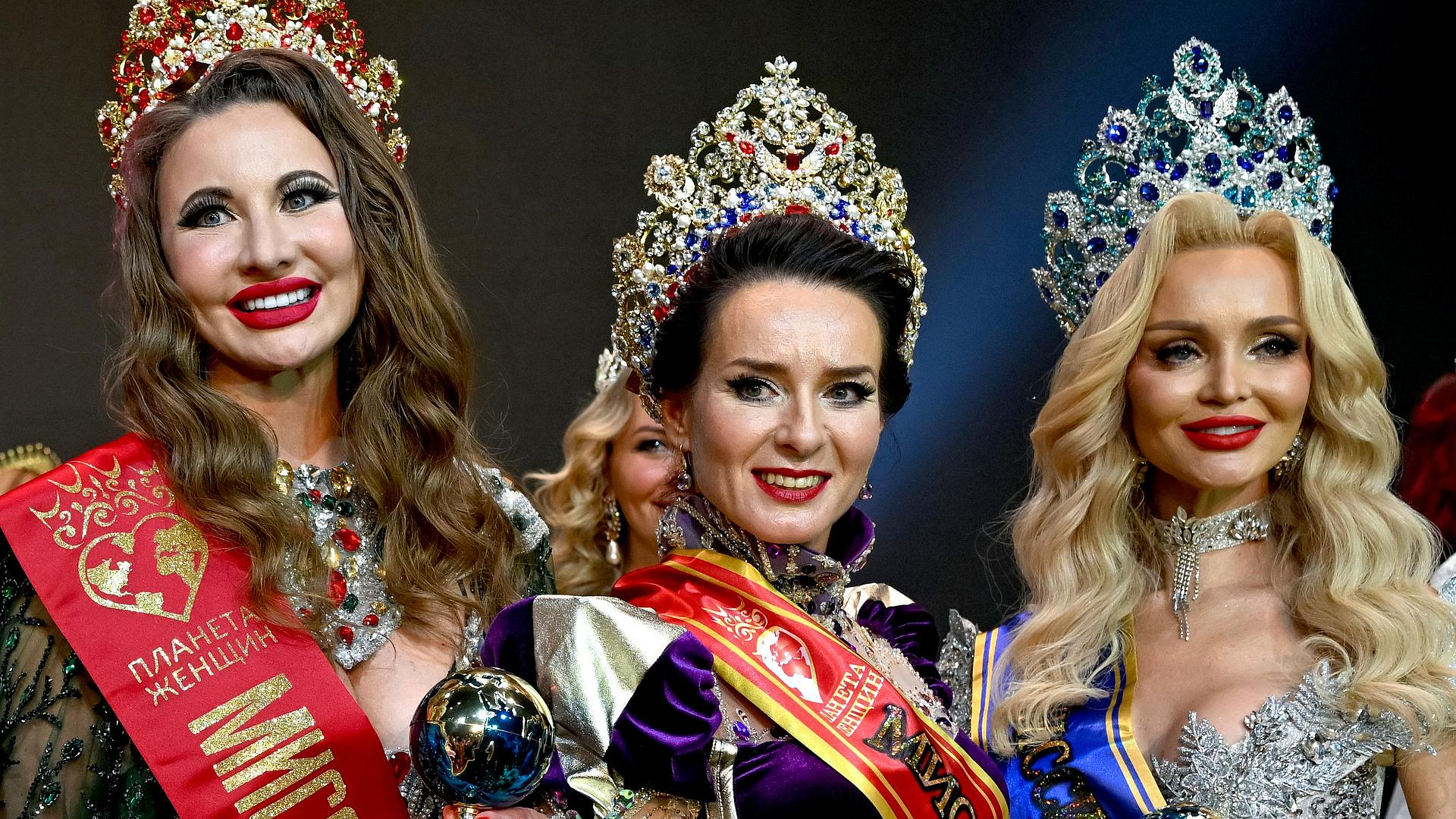 Естественная красота и обаяние: шоу "Миссис Россия" и "Миссис Москва"