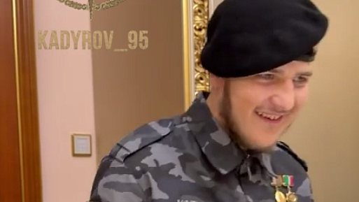 Кадыров опубликовал видео ужина с сыном Адамом