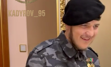 Кадыров опубликовал видео ужина с сыном Адамом