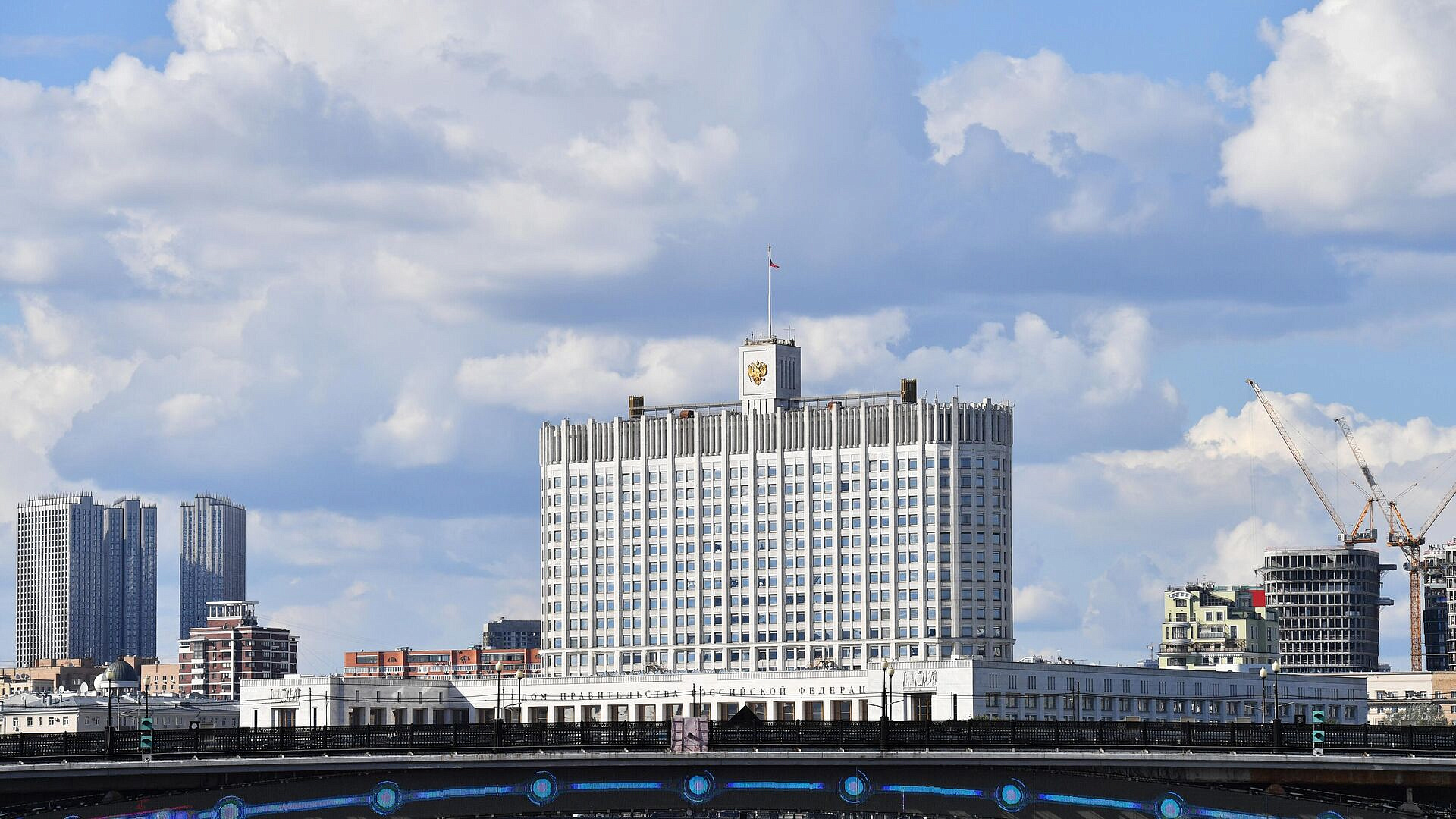 В правительстве не поддержали идею продажи алкоголя по записи из Госуслуг