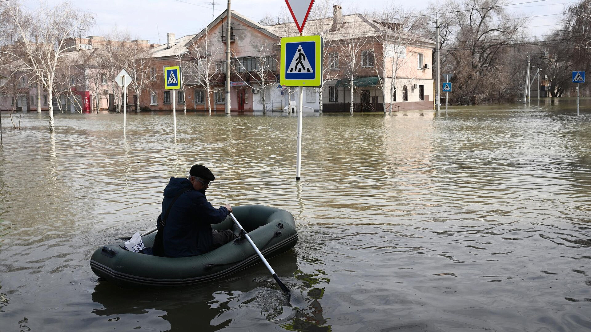 Пострадавшие от паводка в Оренбуржье подают заявки на выплаты