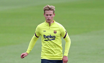 Футболист "Барселоны" де Йонг получил травму на тренировке, пишут СМИ