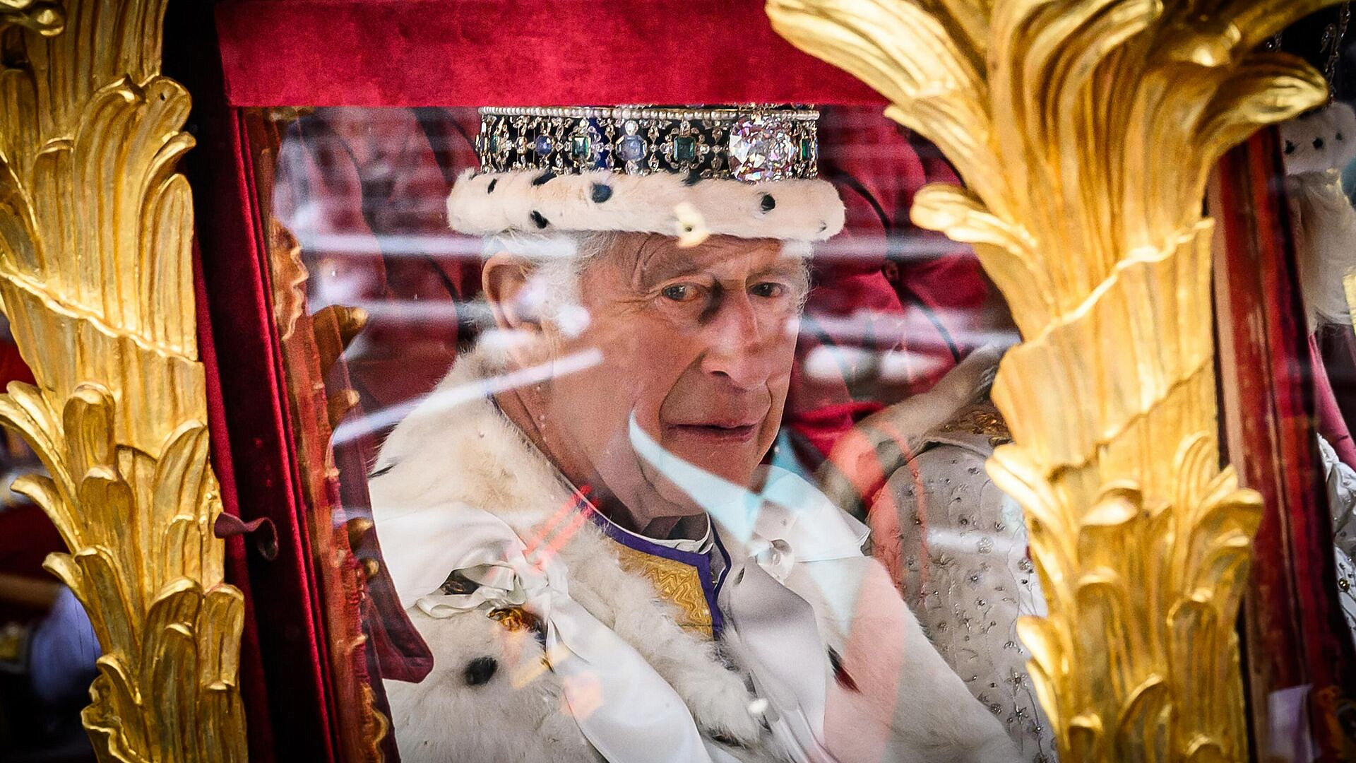 В Букингемском дворце опровергли слухи о смерти короля