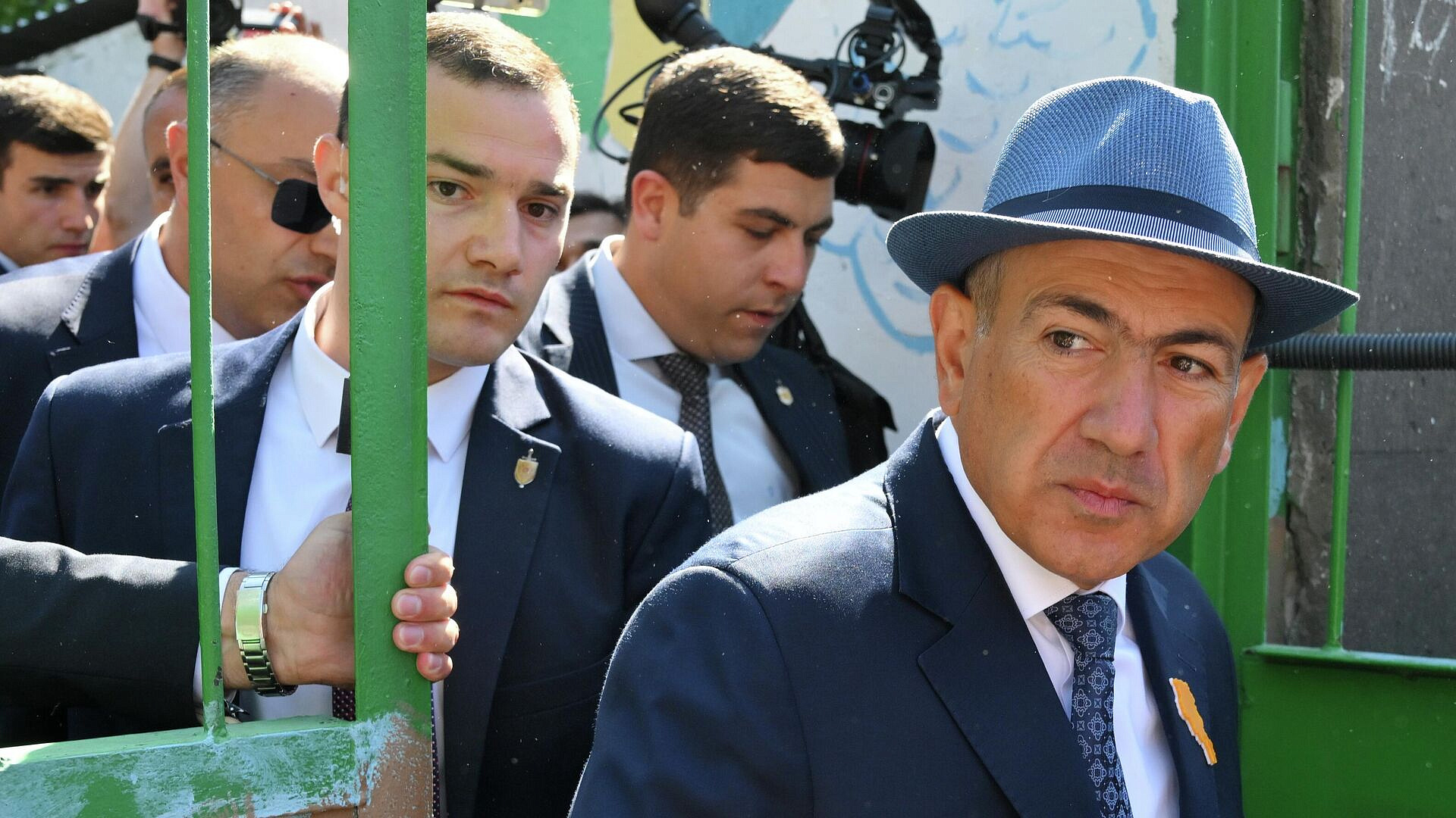 Пашинян переговорил с Макроном и Кобахидзе после выборов