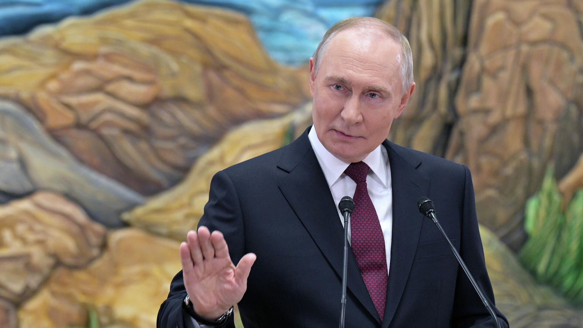 Путин отметил работу диспетчеров на фоне удара по авиацентру в Ростове