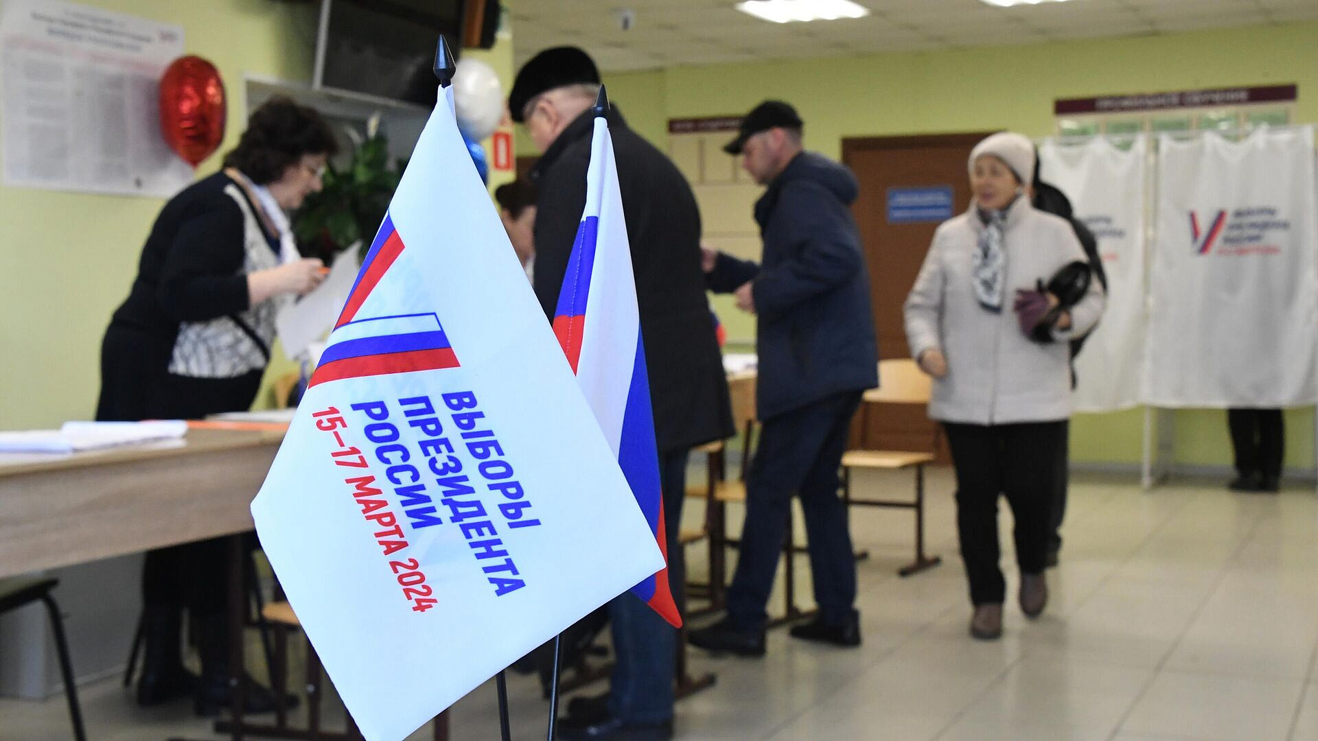 Голикова проголосовала на выборах президента