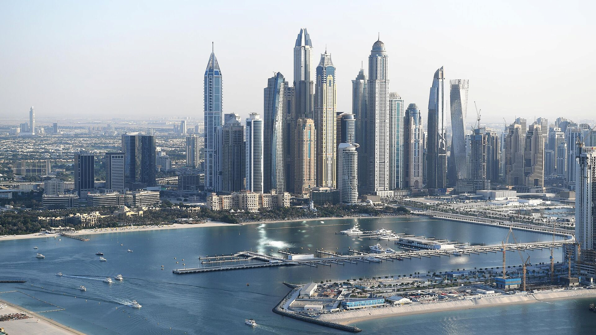 Российская туристка рассказала о взрывах над отелем в районе Дубай Марина