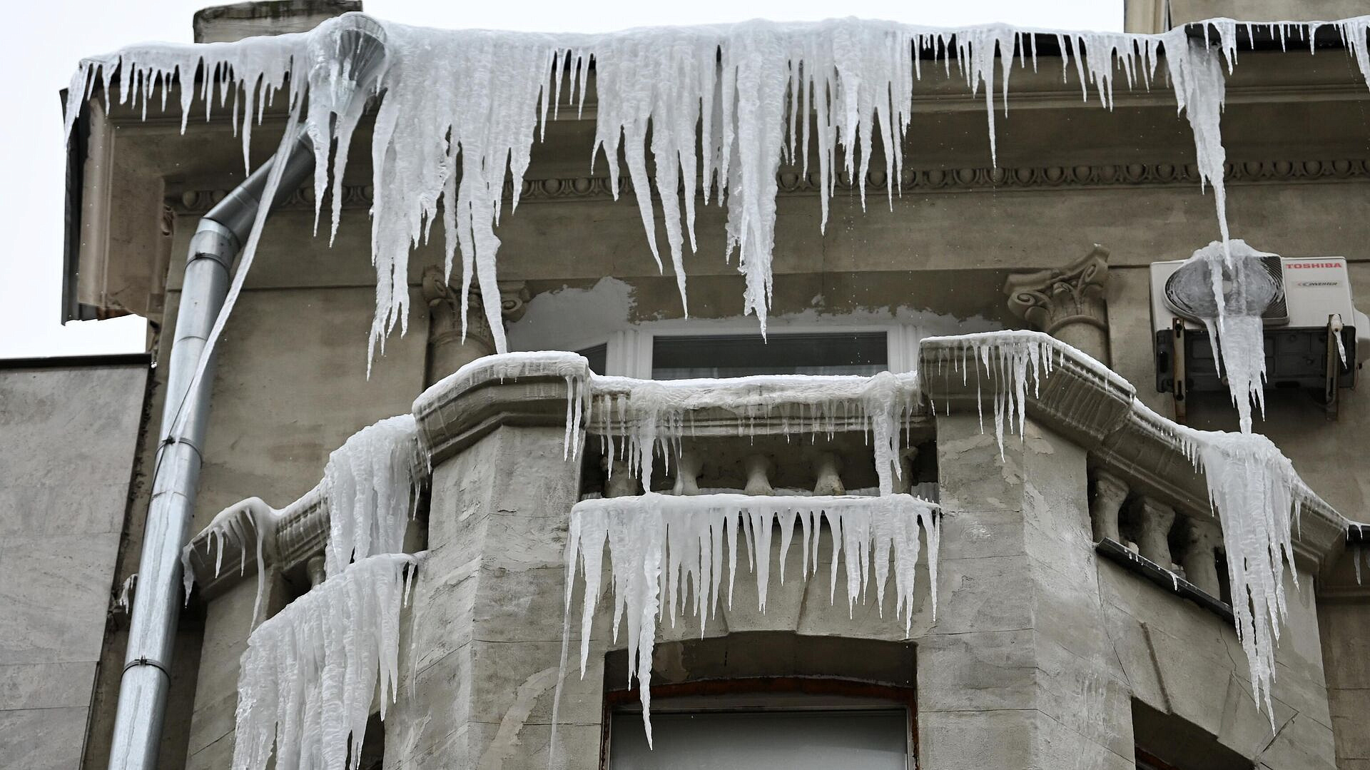Москвичей предупредили о ледяном дожде и гололеде