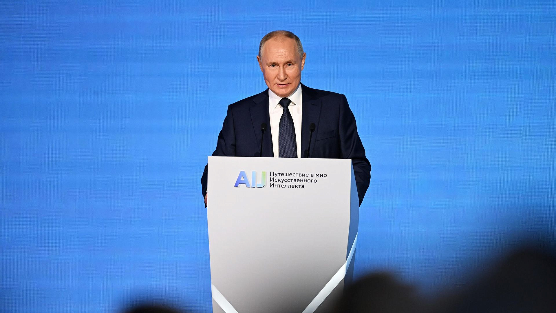 Путин подписал закон о маркировке контента, созданного с применением ИИ