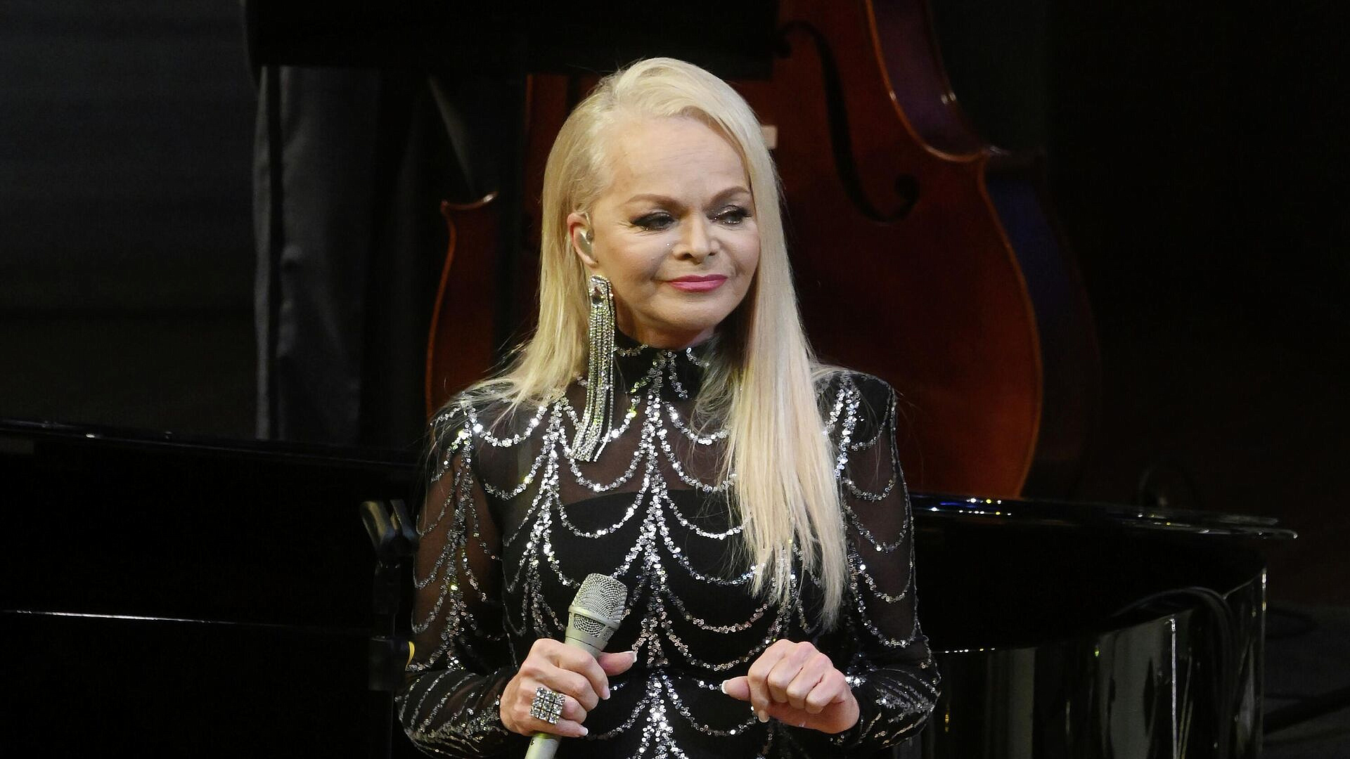 Лариса Долина готовит премьеры и новые судебные иски