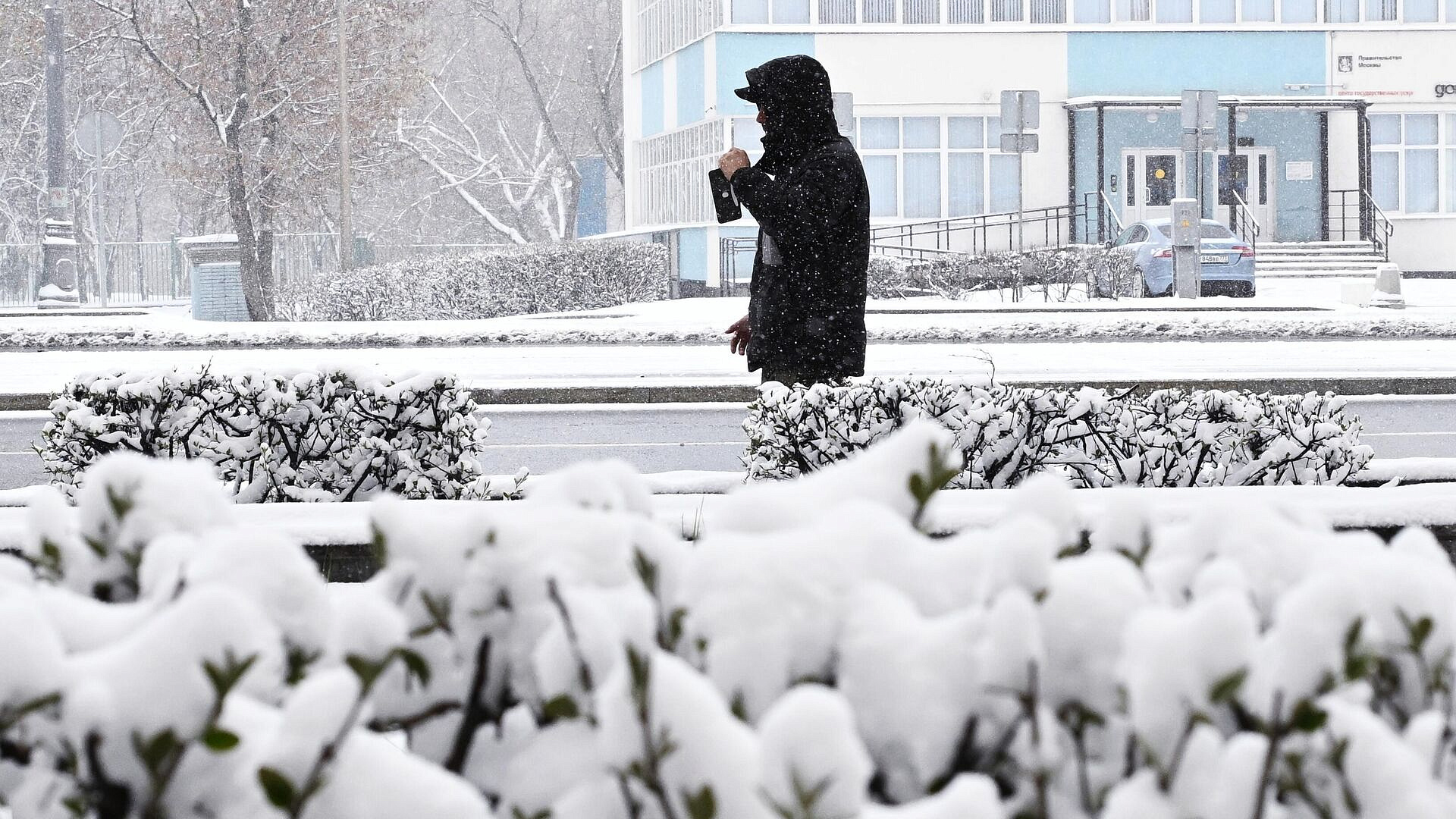 На Москву идут новые снегопады, до настоящей весны еще долго