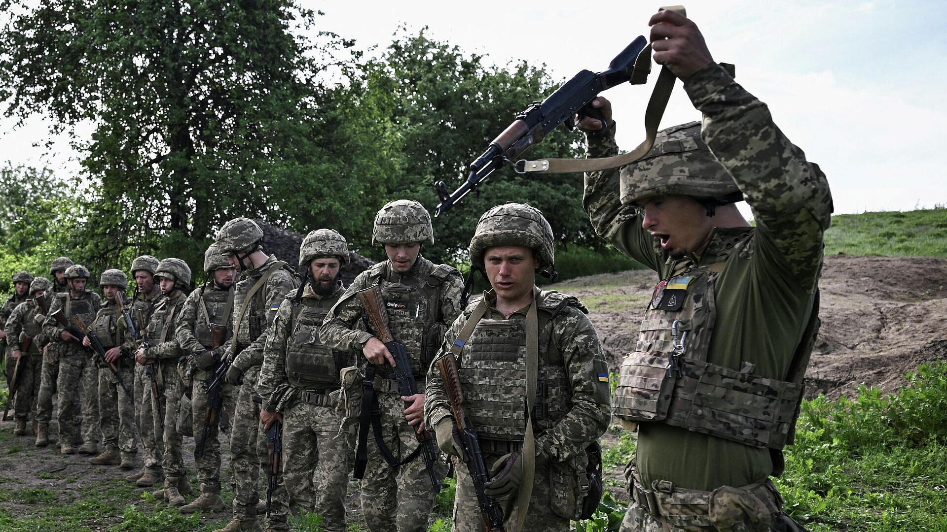 ВСУ ведут охоту на военных водителей ВС России в зоне СВО
