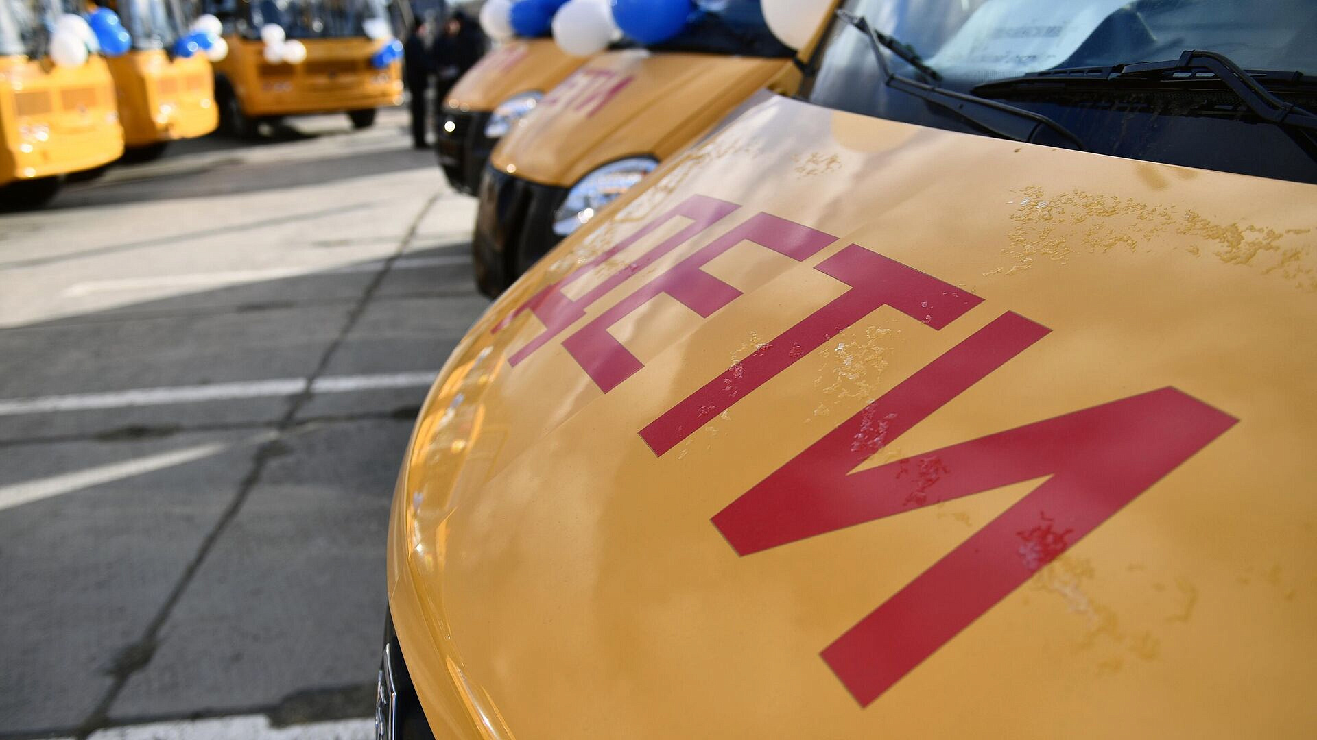 Путин поручил принять меры по обновлению парка школьных автобусов