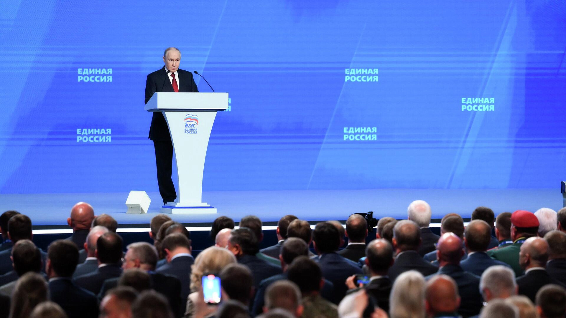 Путин: закрепление особого статуса учителя не должно быть формальным