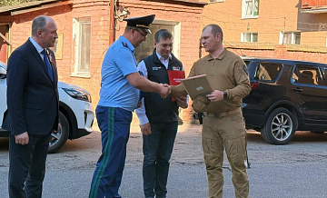 Орловская прокуратура передала шесть автомобилей бойцам СВО
