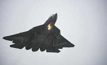 В "Ростехе" рассказали о первом полете новой версии Су-57