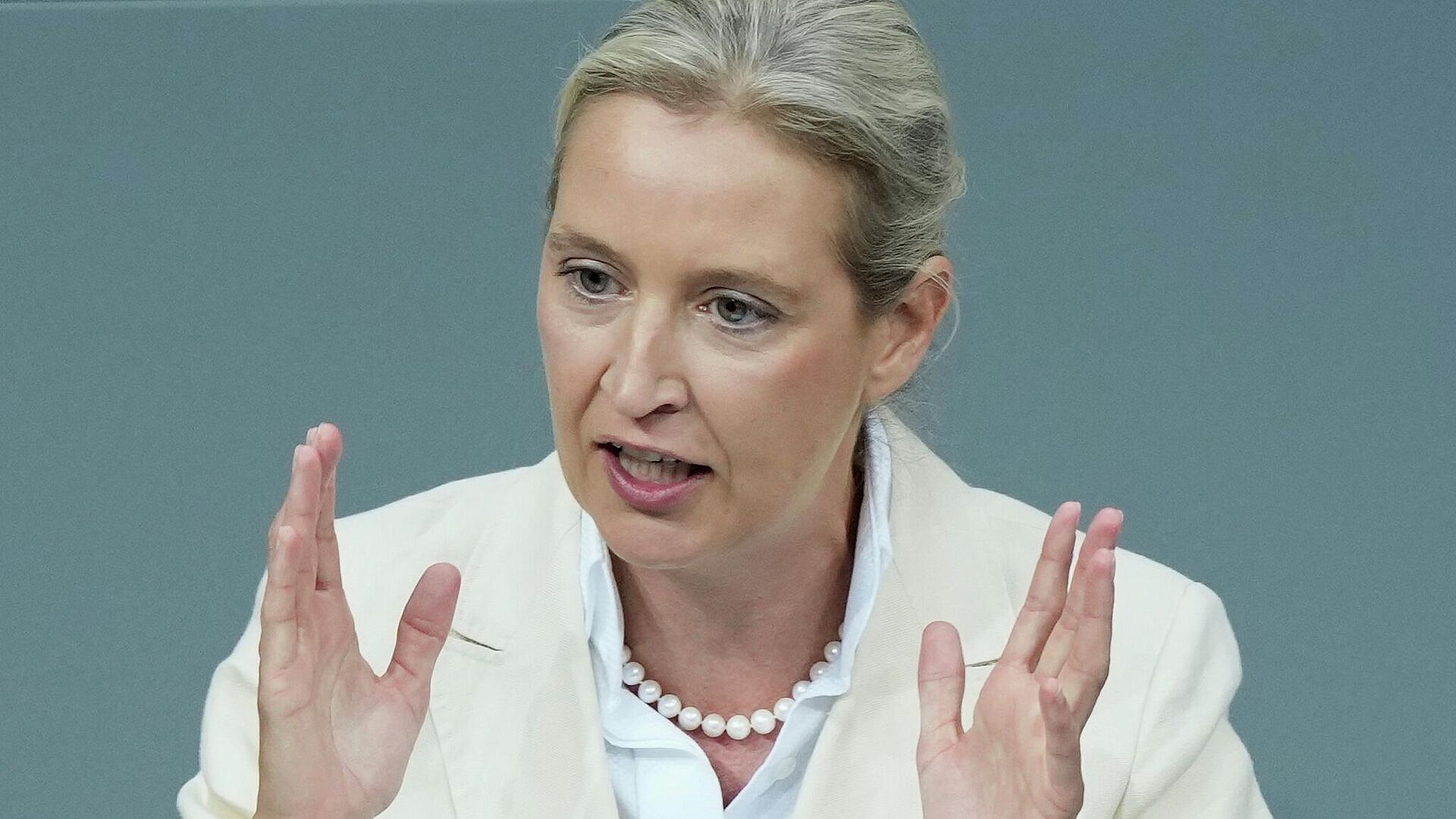 Рейтинг АдГ вырос до рекордного значения, показал опрос