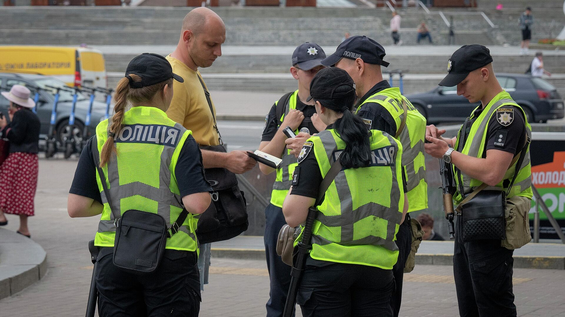 Сотрудники ТЦК стали проводить рейды в гражданской форме, сообщил источник