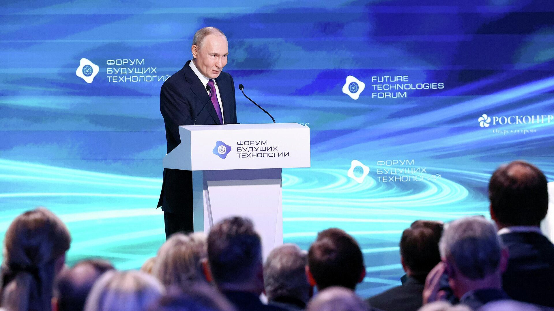 Путину на Форуме технологий показали биотехнологический аналог какао-масла