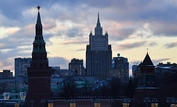 Россия продолжит переход на расчеты в нацвалютах, заявили в МИД