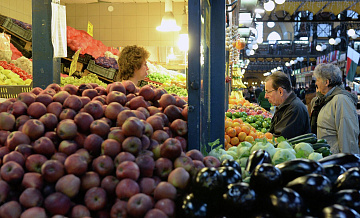Треть человечества не может позволить себе здоровое питание, заявили в РАН