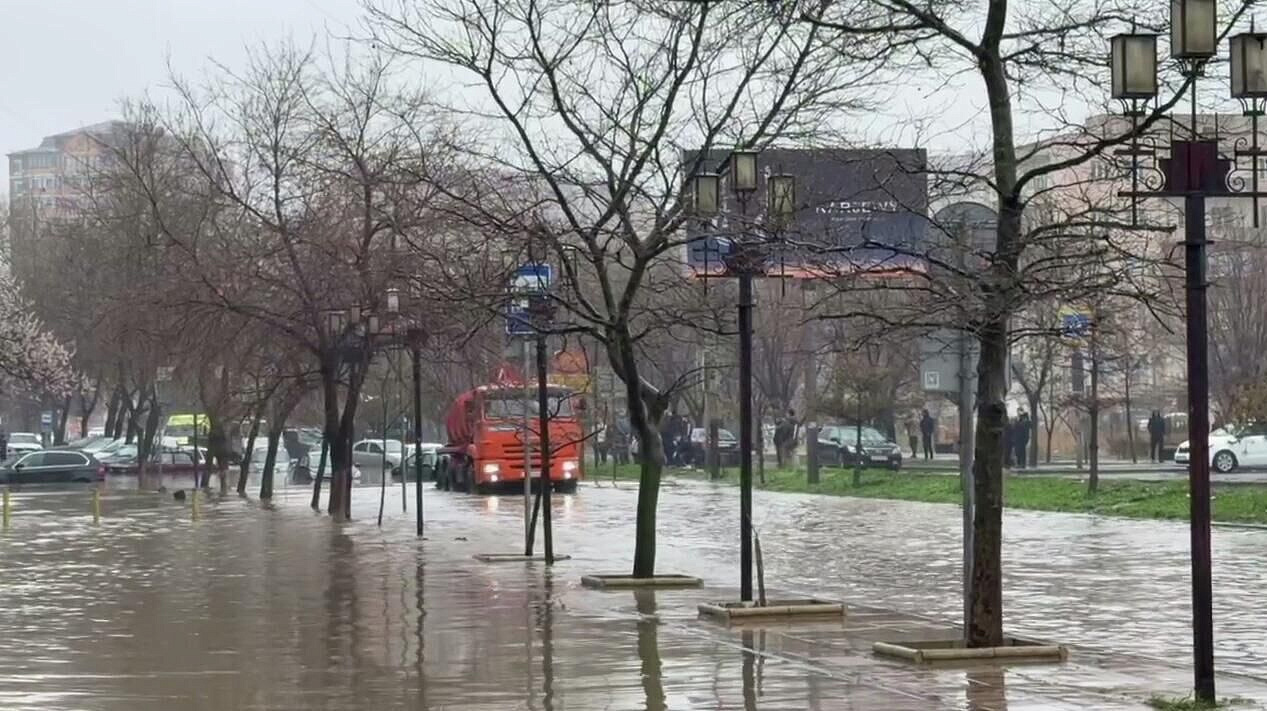 В Махачкале остаются подтопленными шесть улиц