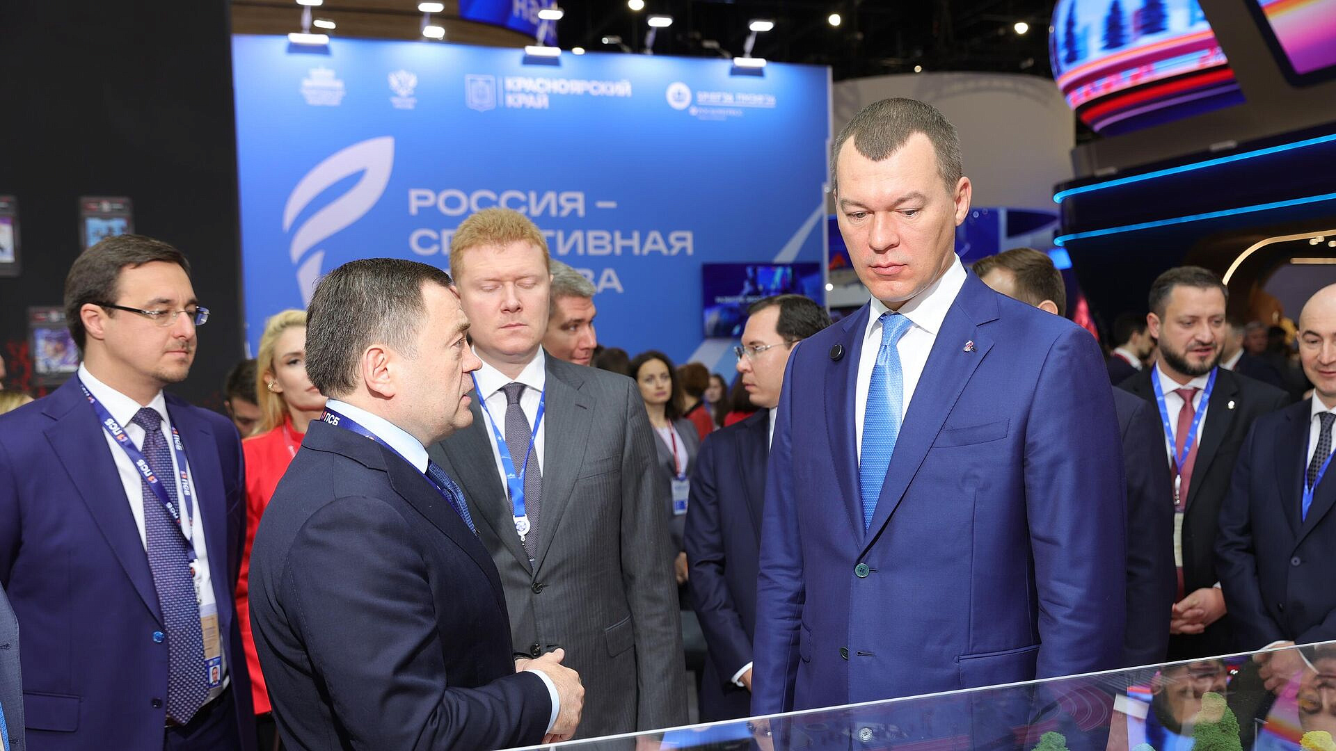 Фрадков представил Дегтяреву проект бесплатных беговых центров