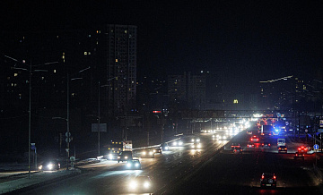 Под Киевом встали очереди на автозаправках из-за отключения электричества