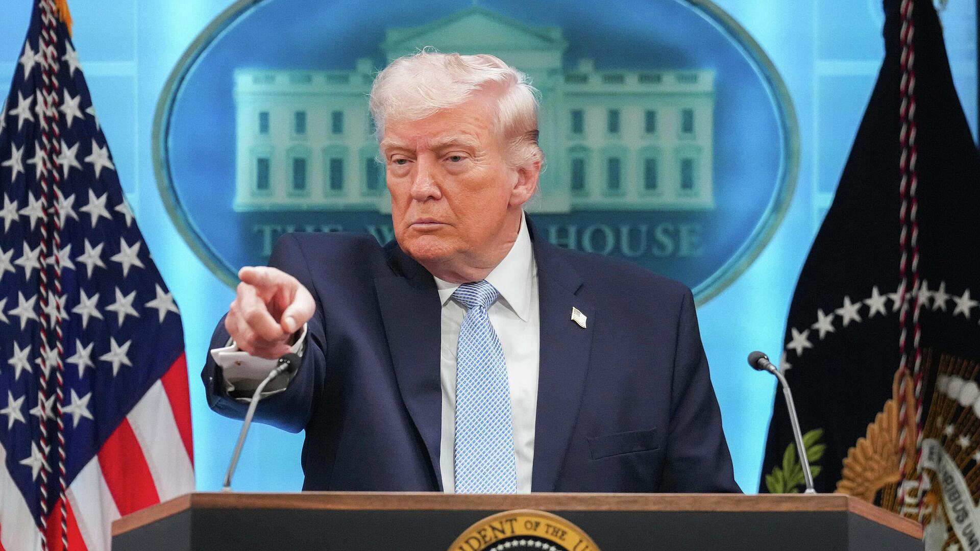 Трамп обвинил Иран в нарушении обещания открыть Ормузский пролив