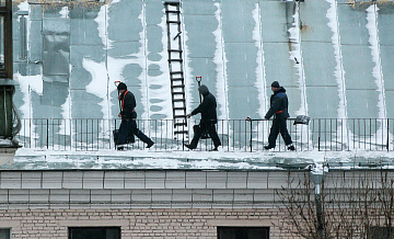 Гидрометцентр предупредил москвичей о падении сосулек с крыш домов