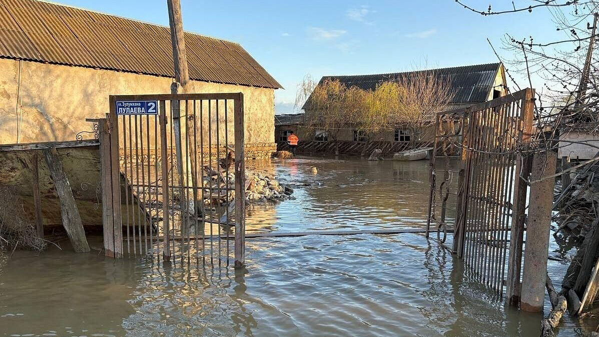 В Дербентском районе Дагестана затопило федеральную трассу