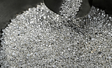 Биржевая цена серебра впервые с 30 января превысила $96 за унцию