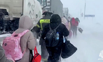 В Тульской области автобус с детьми застрял в заторе из-за ДТП на трассе