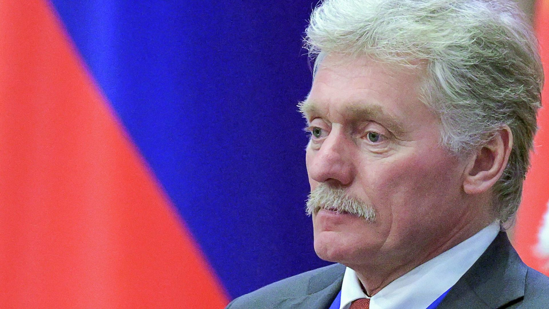 Россия сохраняет каналы диалога с США по Украине, заявил Песков