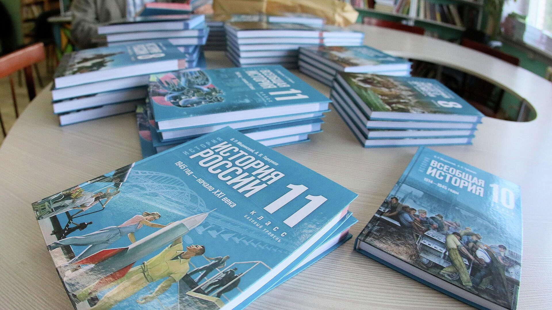 В Минпросвещения рассказали о введении учебников в образовательный процесс