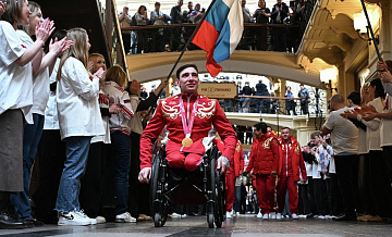Российские паралимпийцы встретились с поклонниками на Красной площади