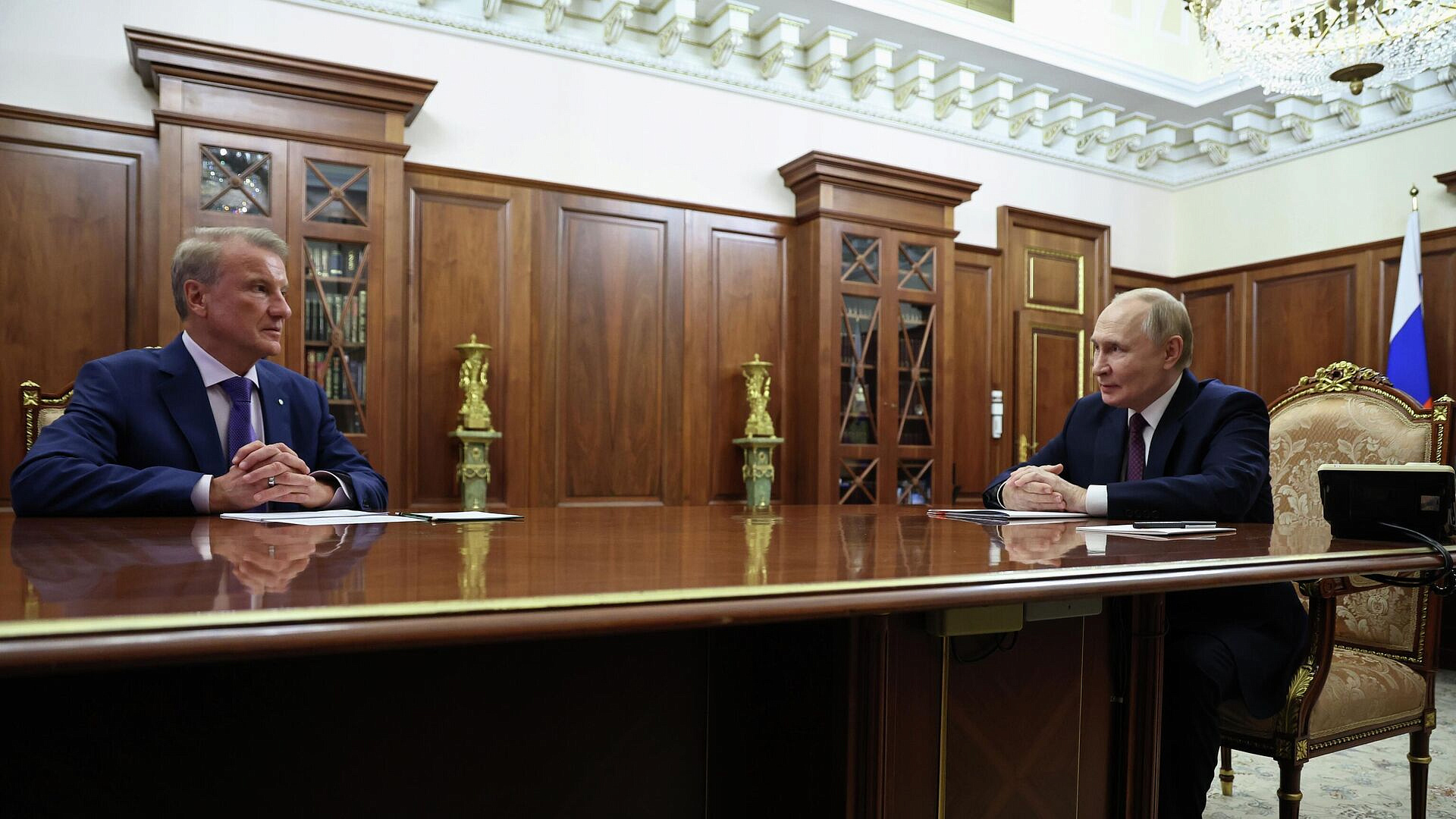 Путин проведет встречу с Грефом, сообщил Песков