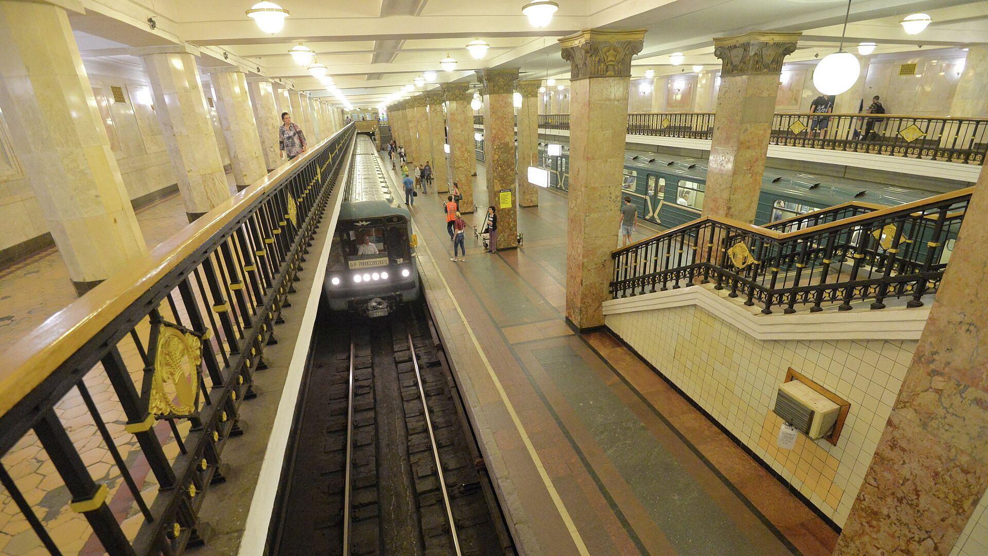 В Москве устранят подтекание воды на станции метро "Комсомольская"