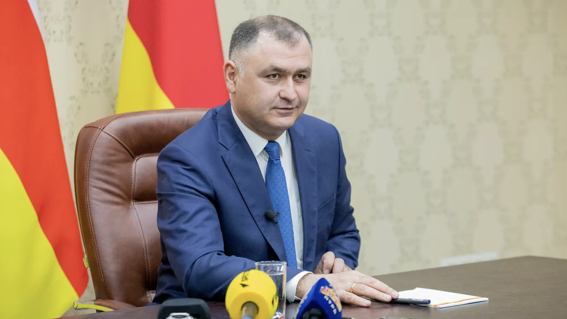 Глава Южной Осетии Гаглоев объявил о сложении полномочий