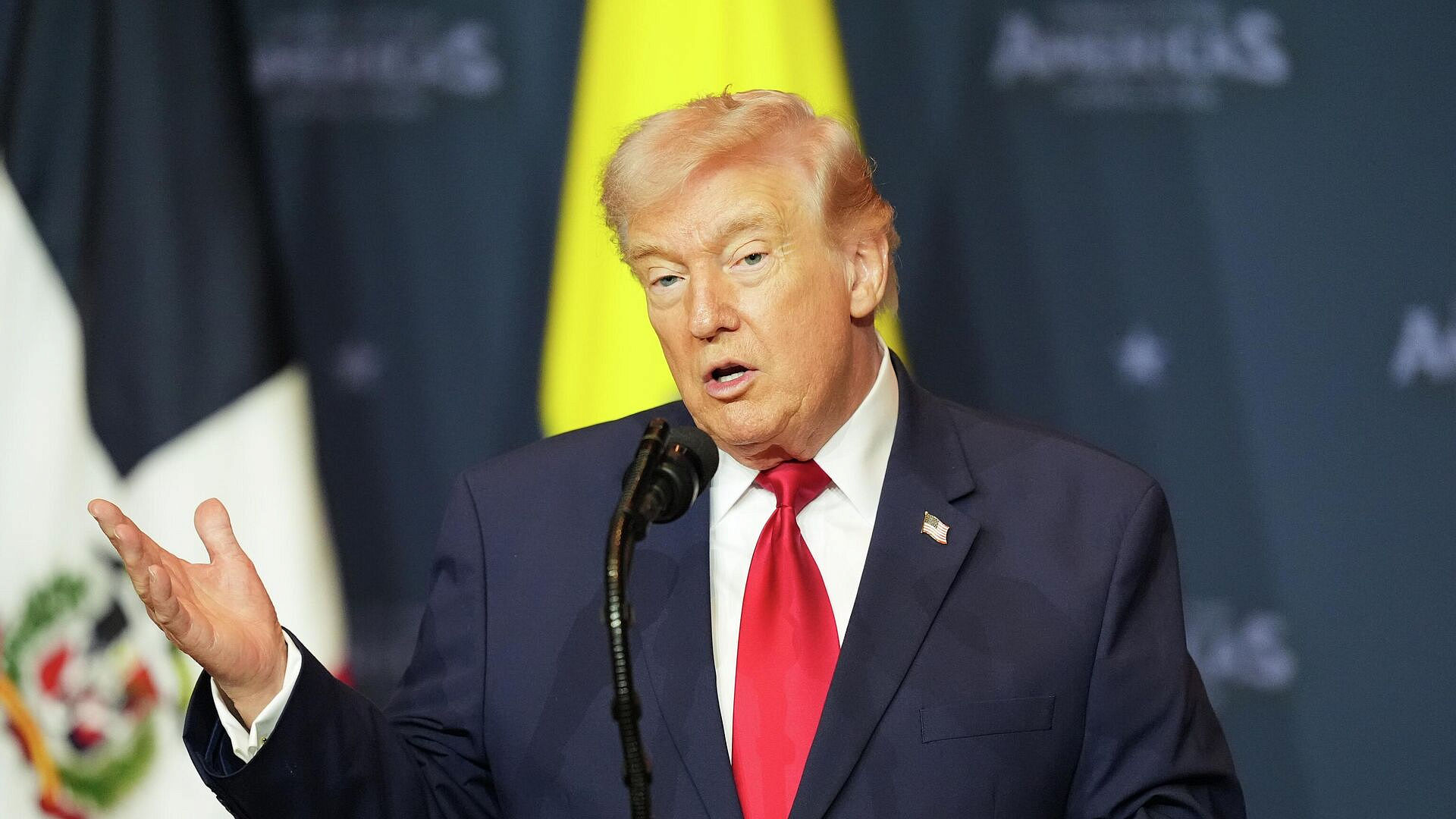 Трамп заявил, что между США и Ираном идет диалог на дипломатическом уровне