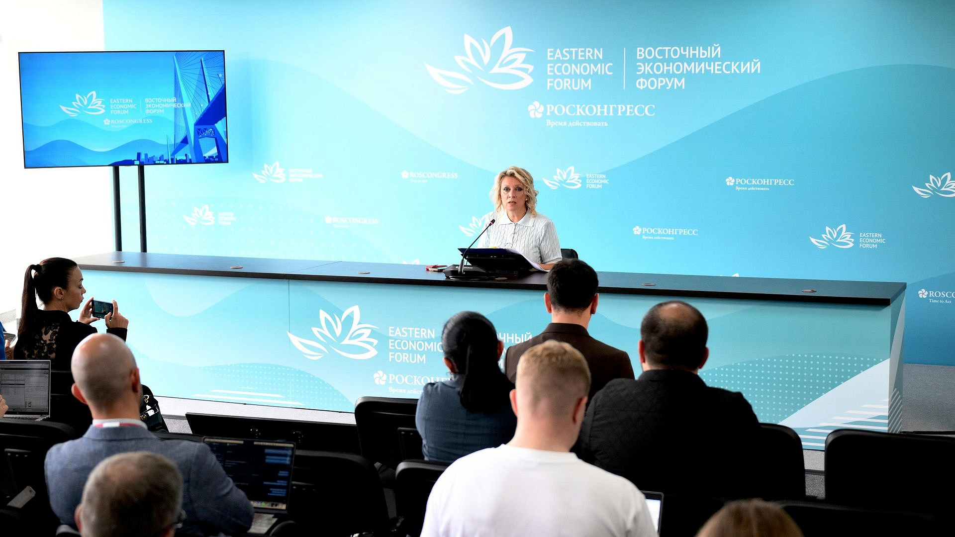 ФРГ выдумала историю о БПЛА, чтобы обвинить Россию, заявила Захарова