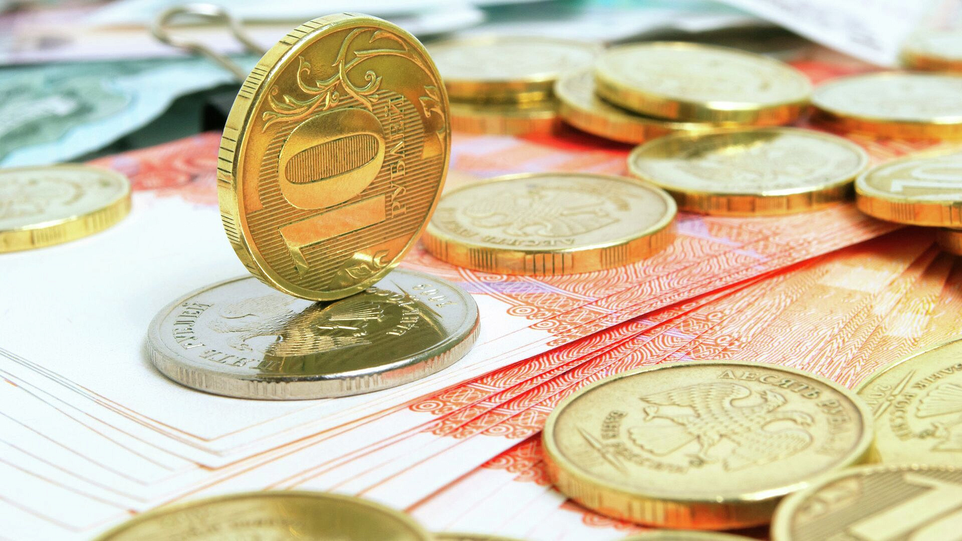 Эксперты: весной курс доллара не вернется выше 90 рублей