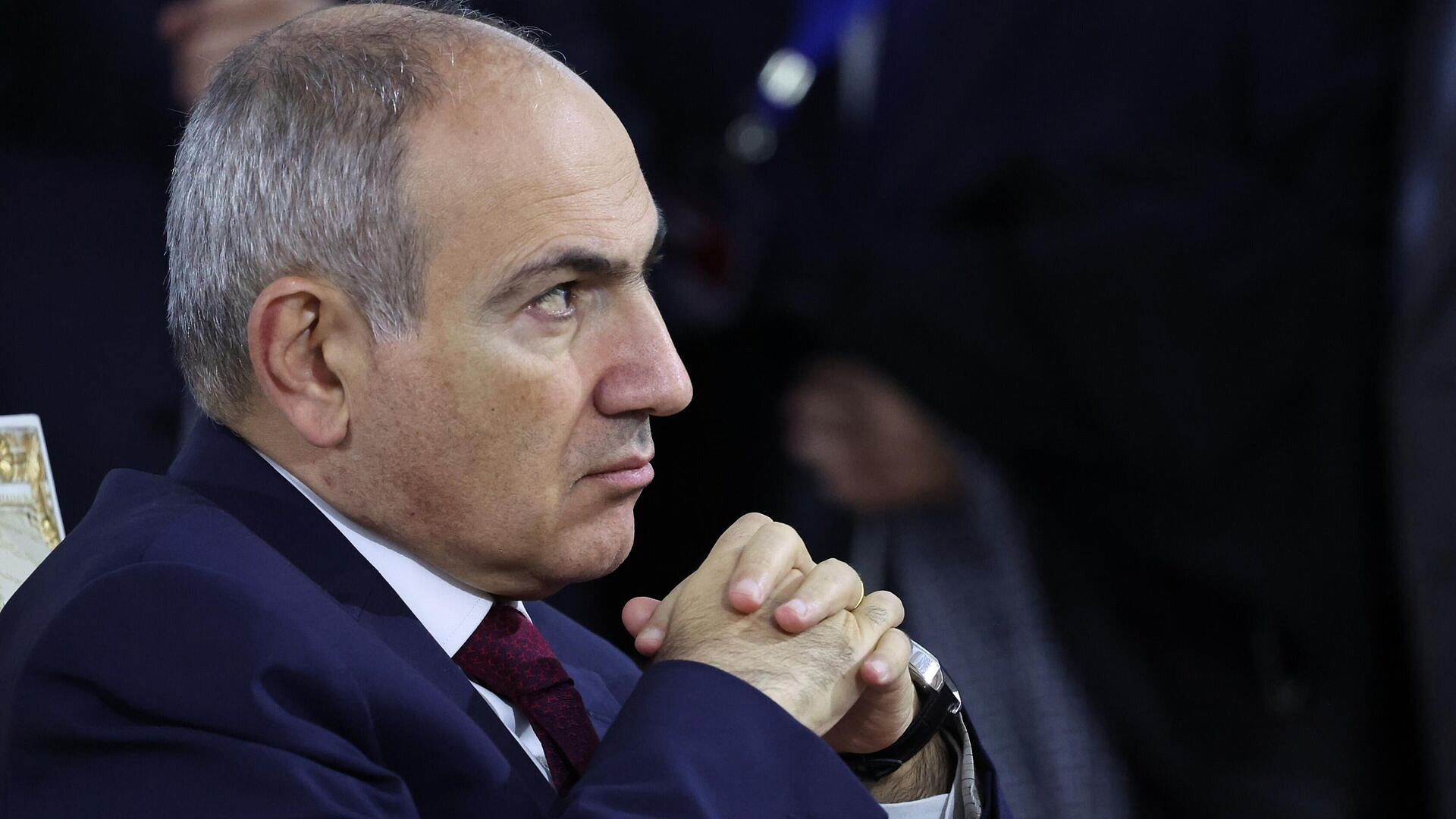 Пашинян в прямом эфире загадал странную загадку про лишайник