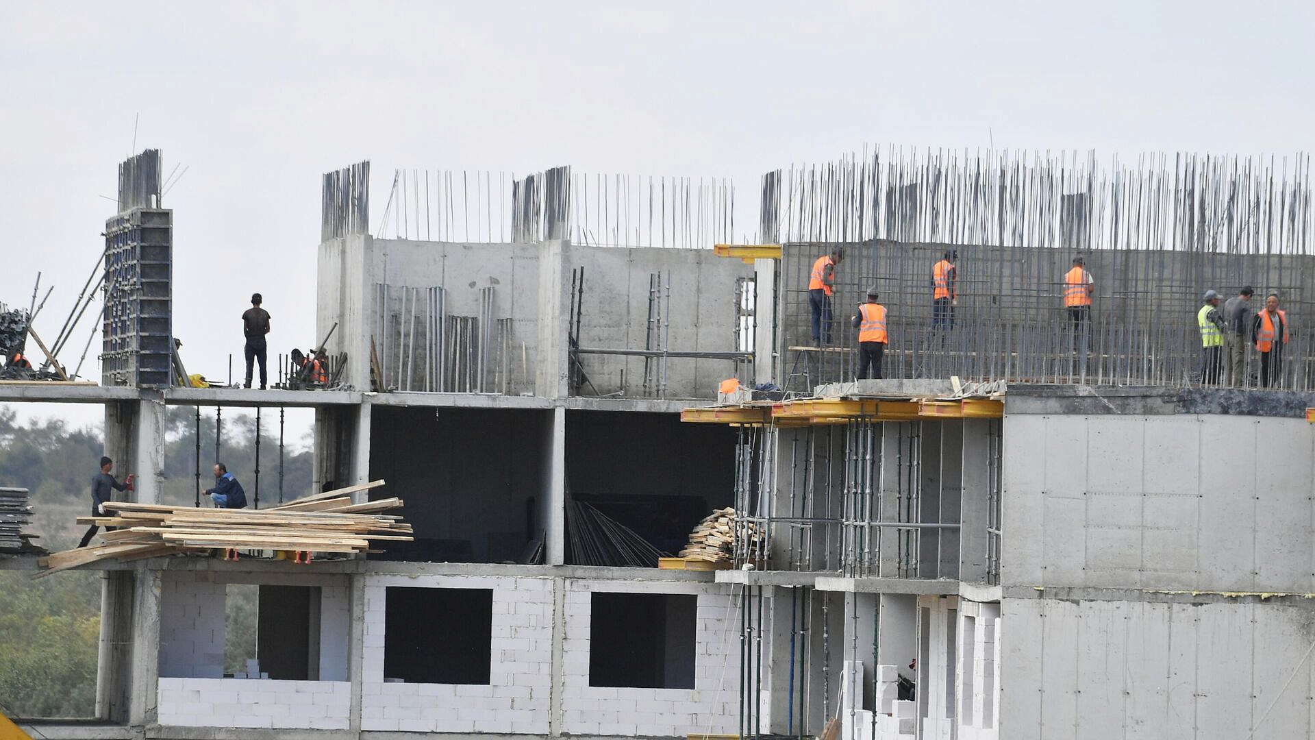 Названы города России, где строят больше всего квартир