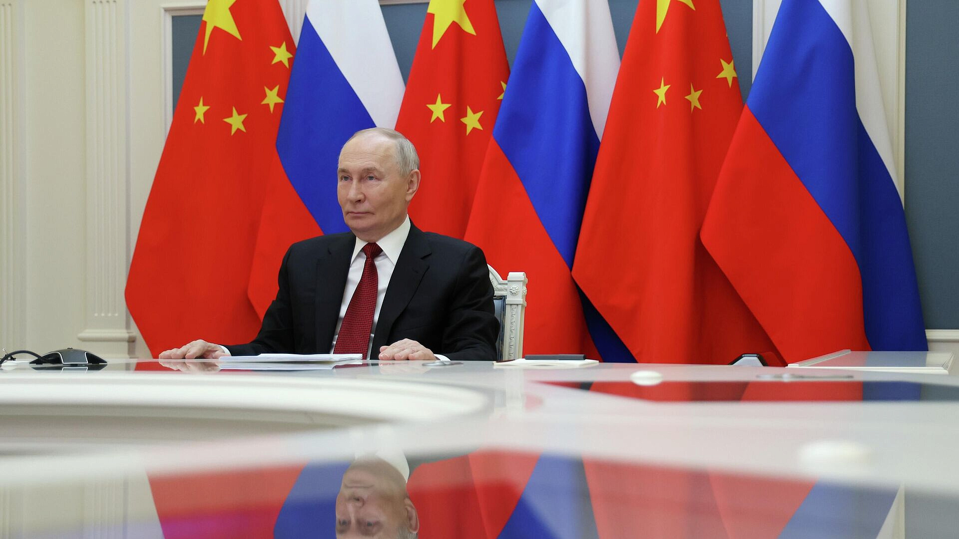 Путин и Си Цзиньпин высоко оценили инициативу введения безвиза