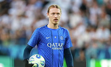 Энрике назвал Сафонова вратарем высшего уровня