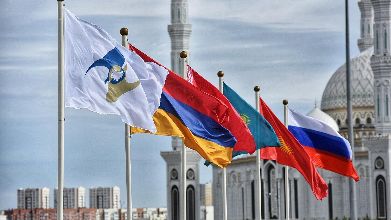 Армения относится к друзьям России, заявил Песков
