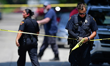 В США начался суд над отцом подростка, устроившего стрельбу в школе